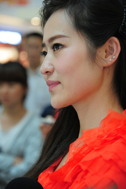 商城内幸运的遇到了出众大美女